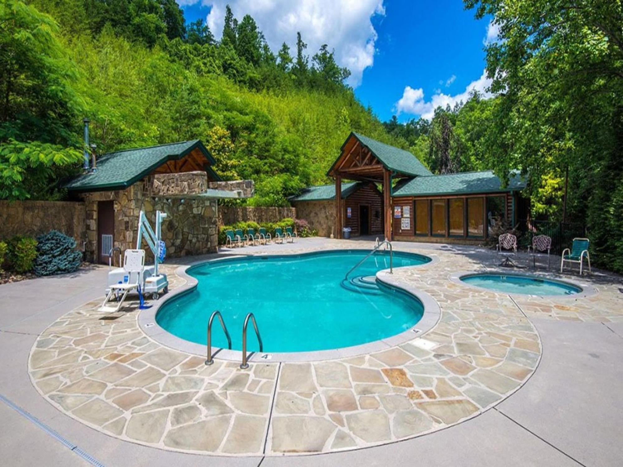 The Great Escape Ii, 5 Bedrooms, Sleeps 17, Game Room, Pool Access, Theater Gatlinburg Extérieur photo